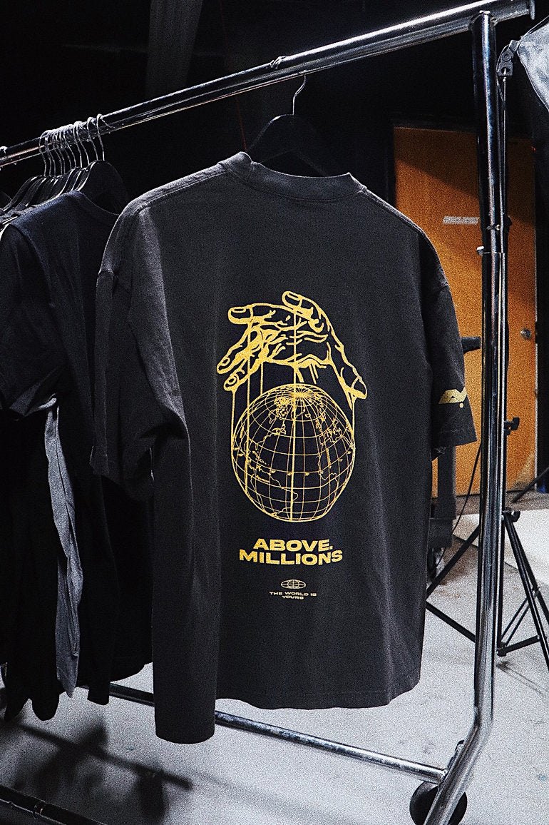 GLOBAL DOMINATION. 🌐✨ VINTAGE T-SHIRT