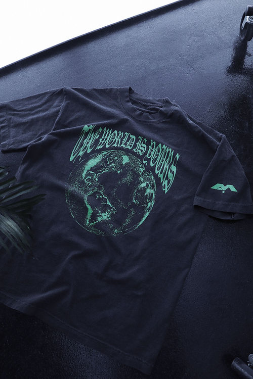 🚨1 LEFT - #TheWorldIsYours VINTAGE T-SHIRT