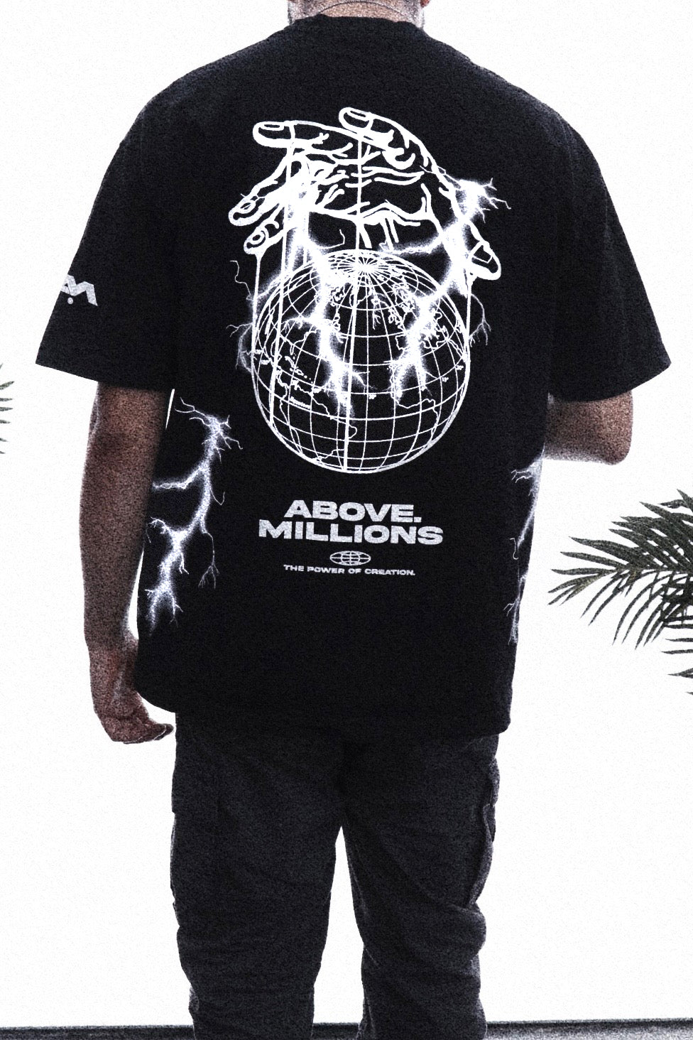 AMPED UP. 🔋🌐⚡️✨ HEAVYWEIGHT T-SHIRT