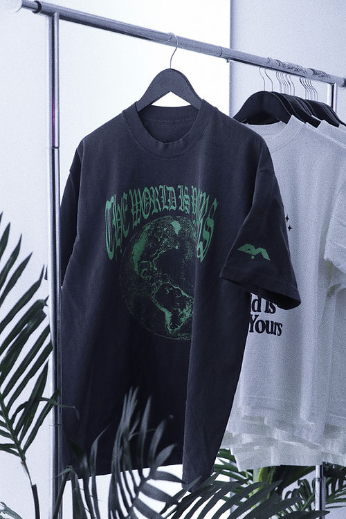 🚨1 LEFT - #TheWorldIsYours VINTAGE T-SHIRT