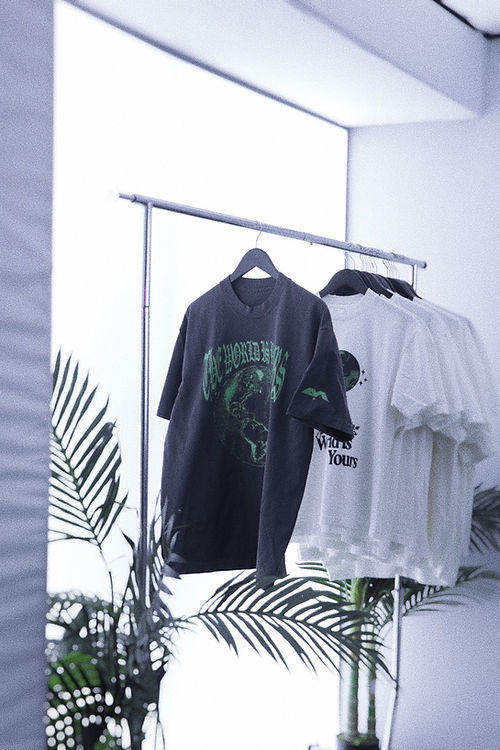 🚨1 LEFT - #TheWorldIsYours VINTAGE T-SHIRT