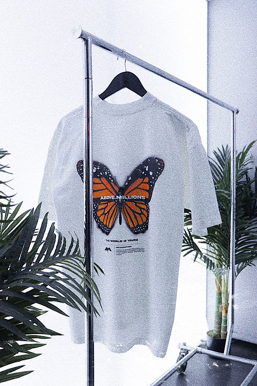🚨GONE SOON- THE MONARCH. ✨ ORANGE BUTTERFLY HEAVYWEIGHT T-SHIRTS