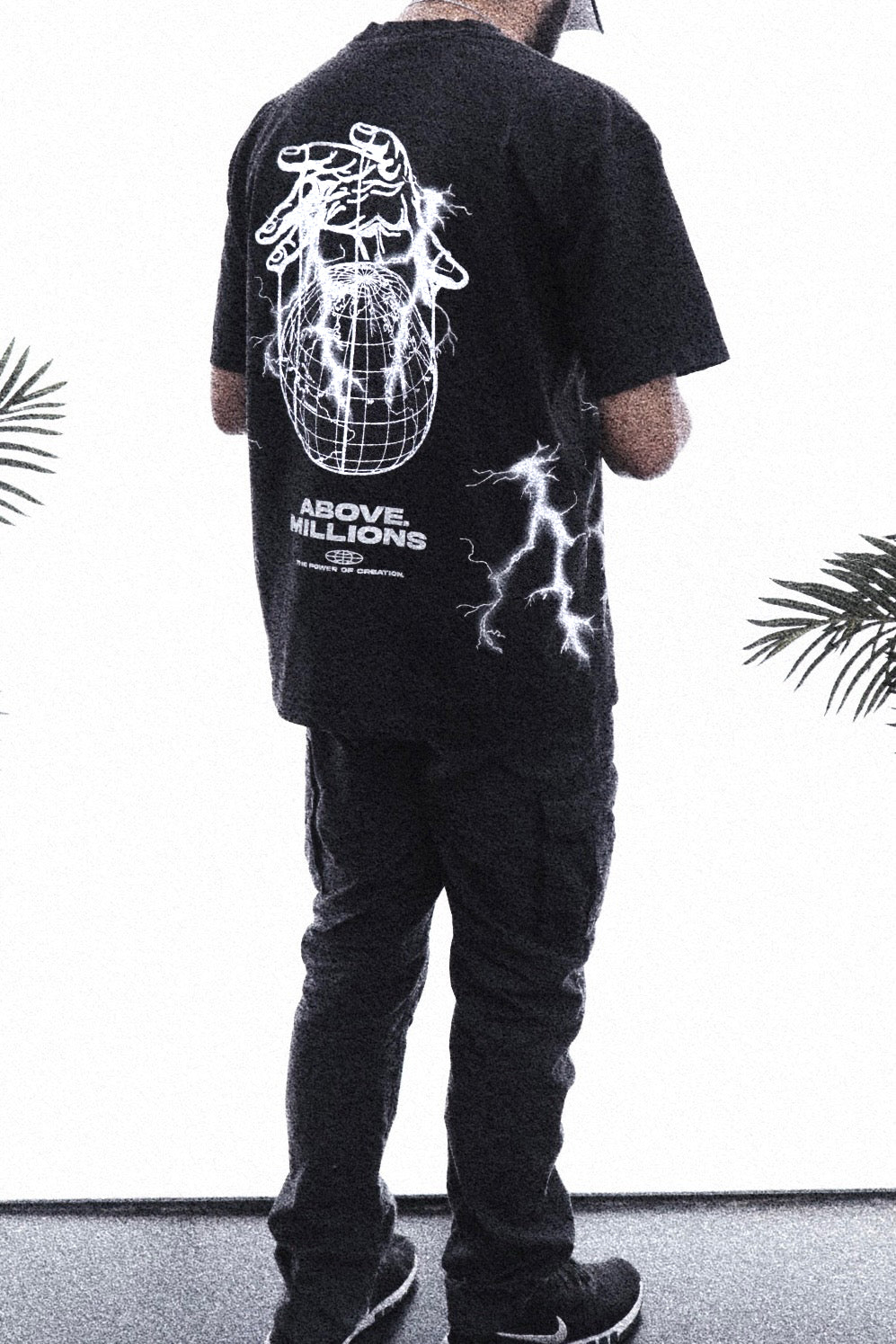 AMPED UP. 🔋🌐⚡️✨ HEAVYWEIGHT T-SHIRT